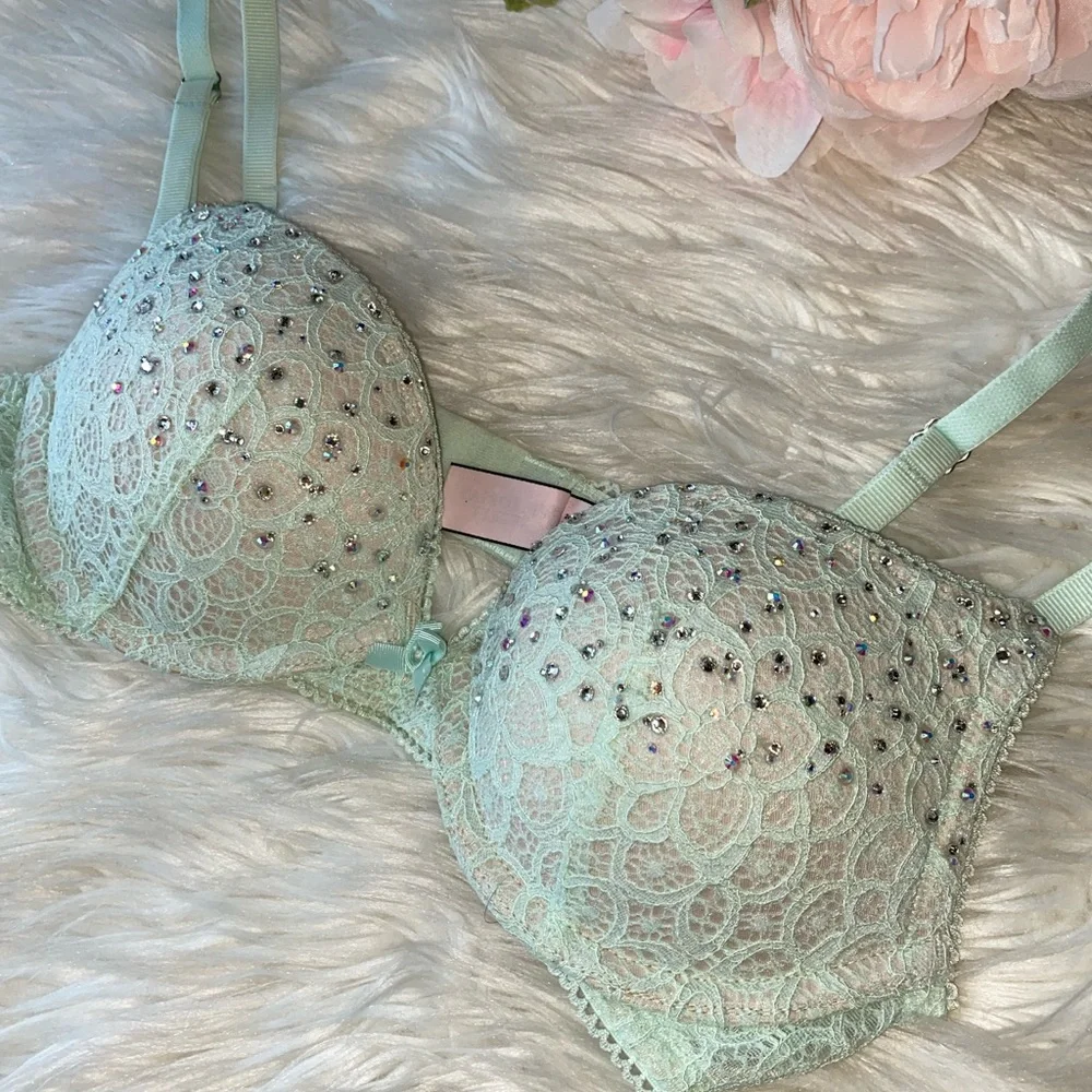 ✨ Customized Bling Victoria’s Secret Push Up Bra ✨ - Picture 4 of 8